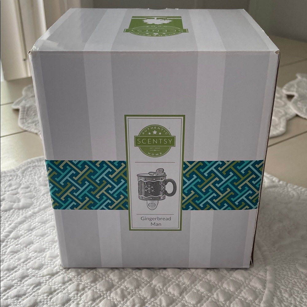 Scentsy Gingerbread Man Warmer - White and Blue